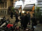 Meglio entrare a ruminare o restare a guardare le Buell? Mah..