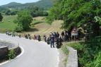 Che bella strada...la facciamo a piedi o in moto?