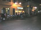 Ma guarda un po, delle Buell davanti a un localino...