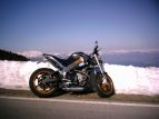 Xb12s di EMACREMA con ammortizzatore di sterzo, scarico racing, codino corto e una tonnellata di neve.