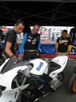 Re-buell, Milanes e Vito osservano la strana creatura