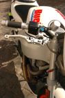 Manubrio, manopole, serbatoio freni e contrappesi by Rizoma, leve Isr racing....