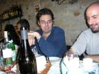 Deco osserva basito il piatto di Sid, cosa ci sara' dentro?