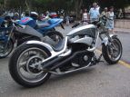 L'avete vista? E' bellissima. Una special custom Buell apparsa su Freeway del 03. Qui siamo ad Aups.