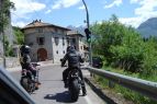 Ganz e 147Db al semaforo. Siamo solo in 4, due in moto....