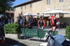 Qui siamo in Toscana, colazione con vino, finocchiona e pane fresco. Goduria!
