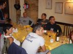 La cena volge al termine, il divertimento no.