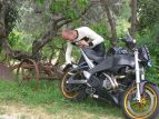 Wile si coccola la moto