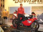 Lisa, la ns standista, sulla Buell Supertwins.