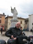 S. Benedetto da Norcia controlla Pinuz.