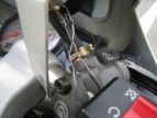 Riparazione volante con del filo di ferro.