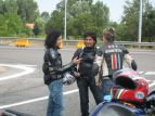 Le ragazze spettegolano