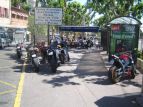 Buell alla fermata dell'autobus